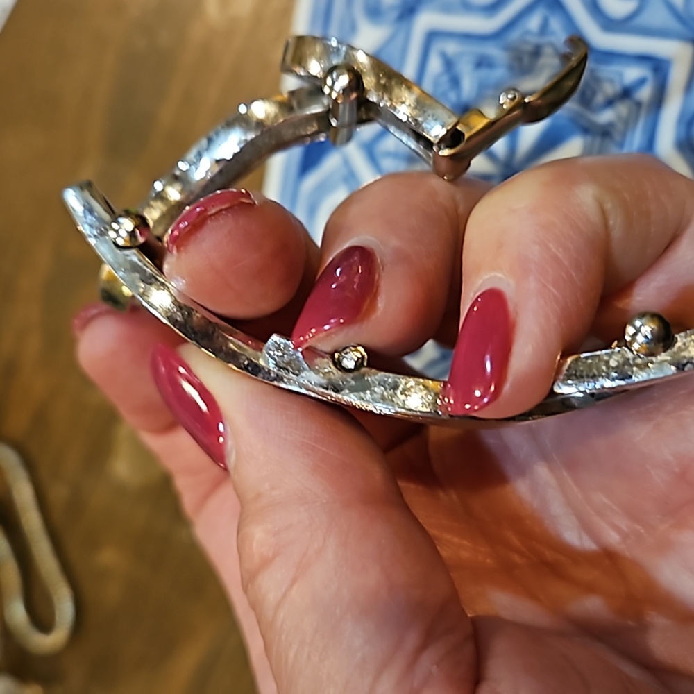 VINTAGE WAVY‎ SILVER TONED MODERN BRACELET - Picture 8 of 8